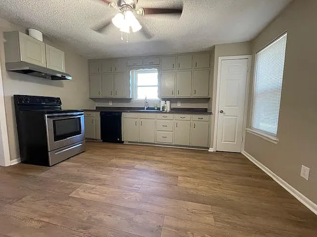 2 bed, 1012 sqft, $1,700 — Photo 4