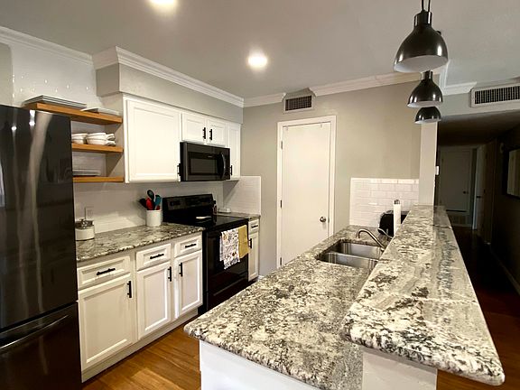 2nd image of 6437 Yarmouth Ave