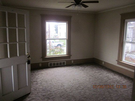 4th image of 640 Mary St