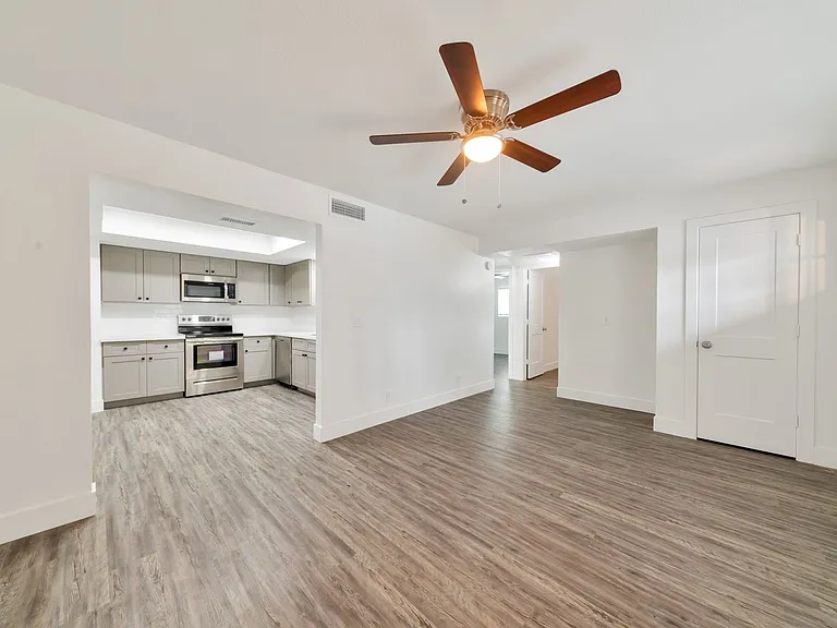 1001 W Flint St — Photo 10