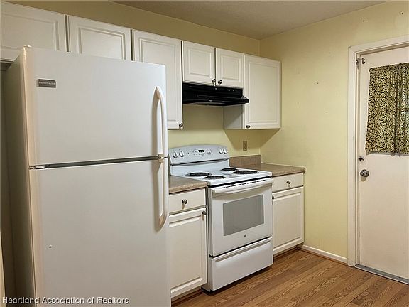 3rd image of 1826 Cedarbrook St