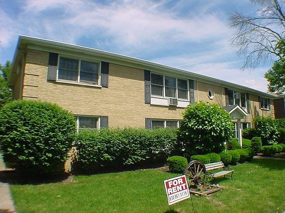 3rd image of 1702 E Northwest Hwy APT 2B