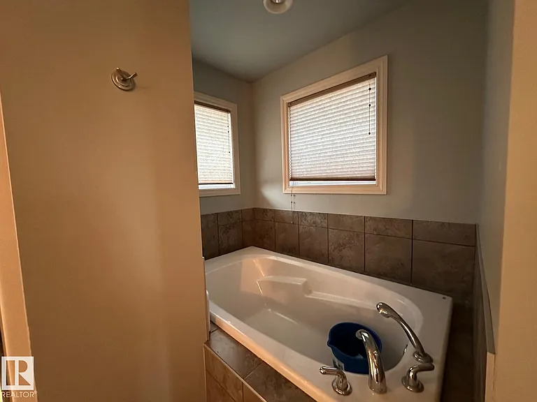 30 Virginia Ave — Photo 9