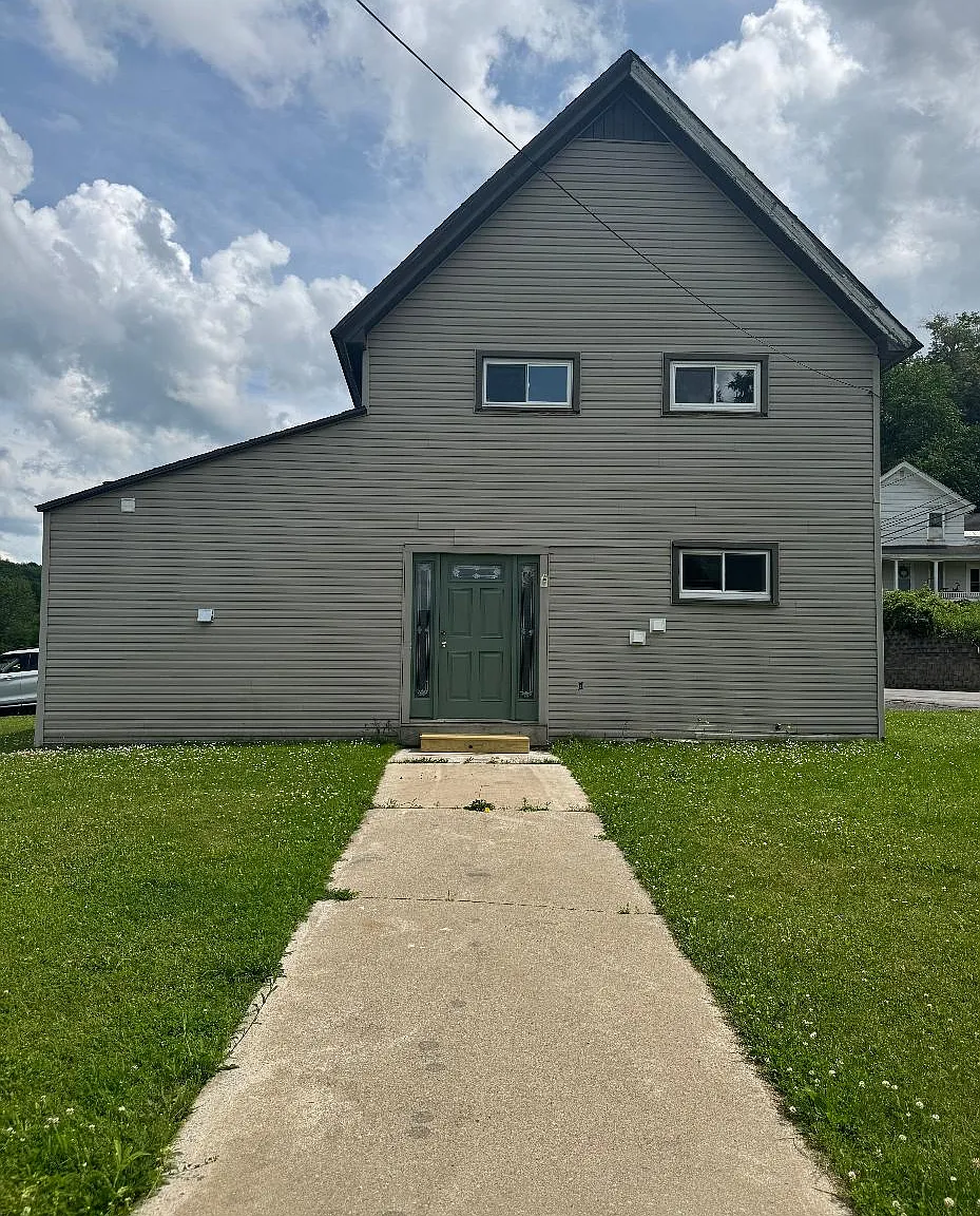 3 bed, 1400 sqft, $1,850 — Photo 1