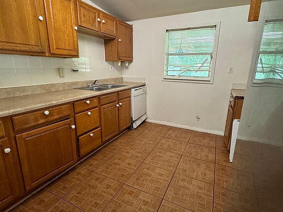5th image of 518 3rd St