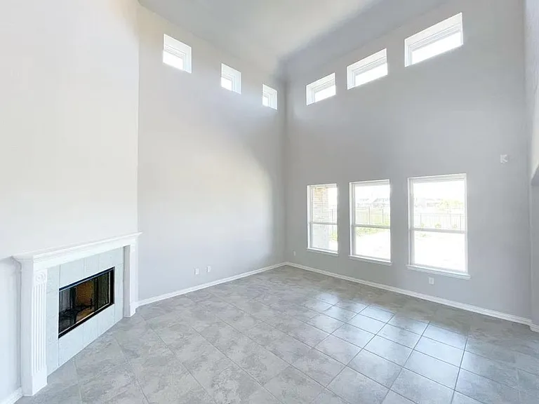 440 Round Lake Dr — Photo 7