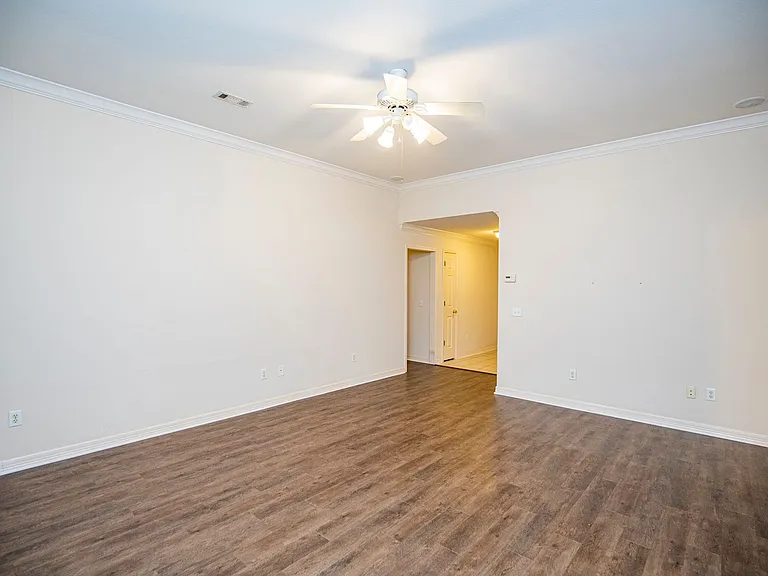 908 SW Cheyenne Dr — Photo 5