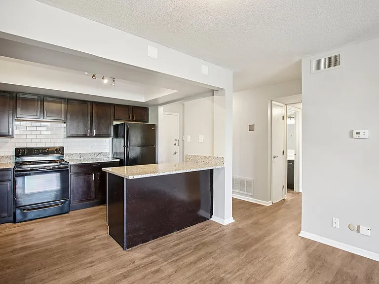 Edgewater Apartments — Photo 6
