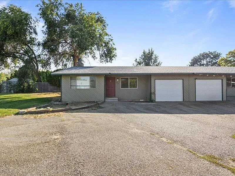 2 bed, 2.0 bath, 867 sqft, $1,550 — Photo 2