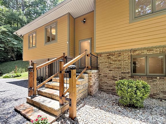 4th image of 372 Shady Ridge Rd