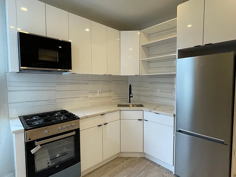 86 Wallis Ave #1B — Photo 1