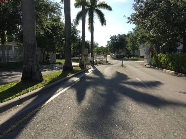 9855 NW 57th Mnr, Coral Springs, FL 33076