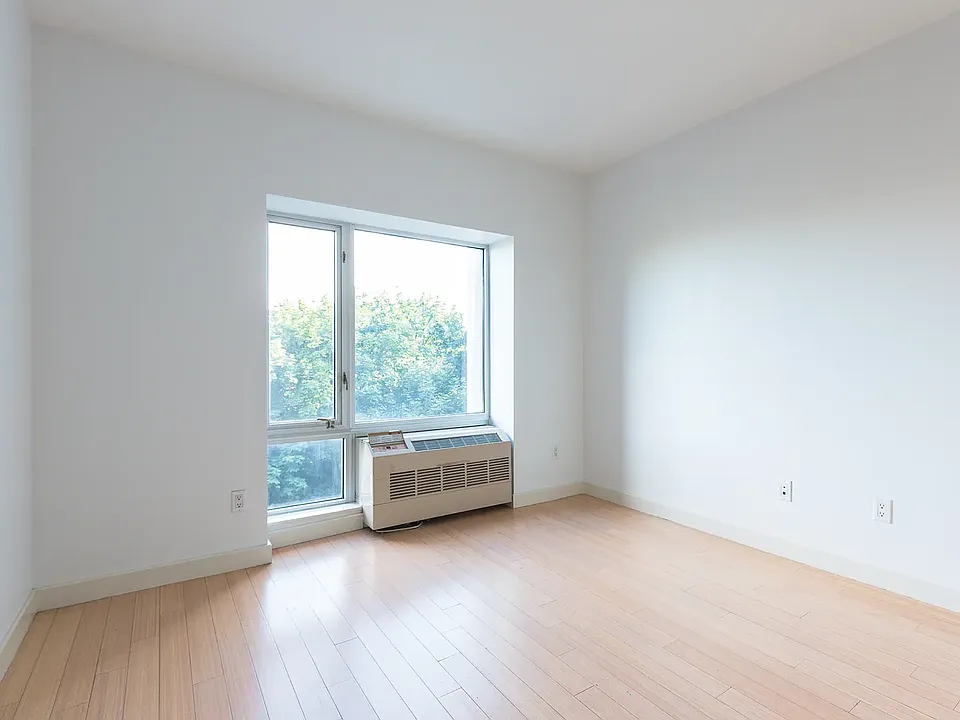 426 Lafayette Ave #6B