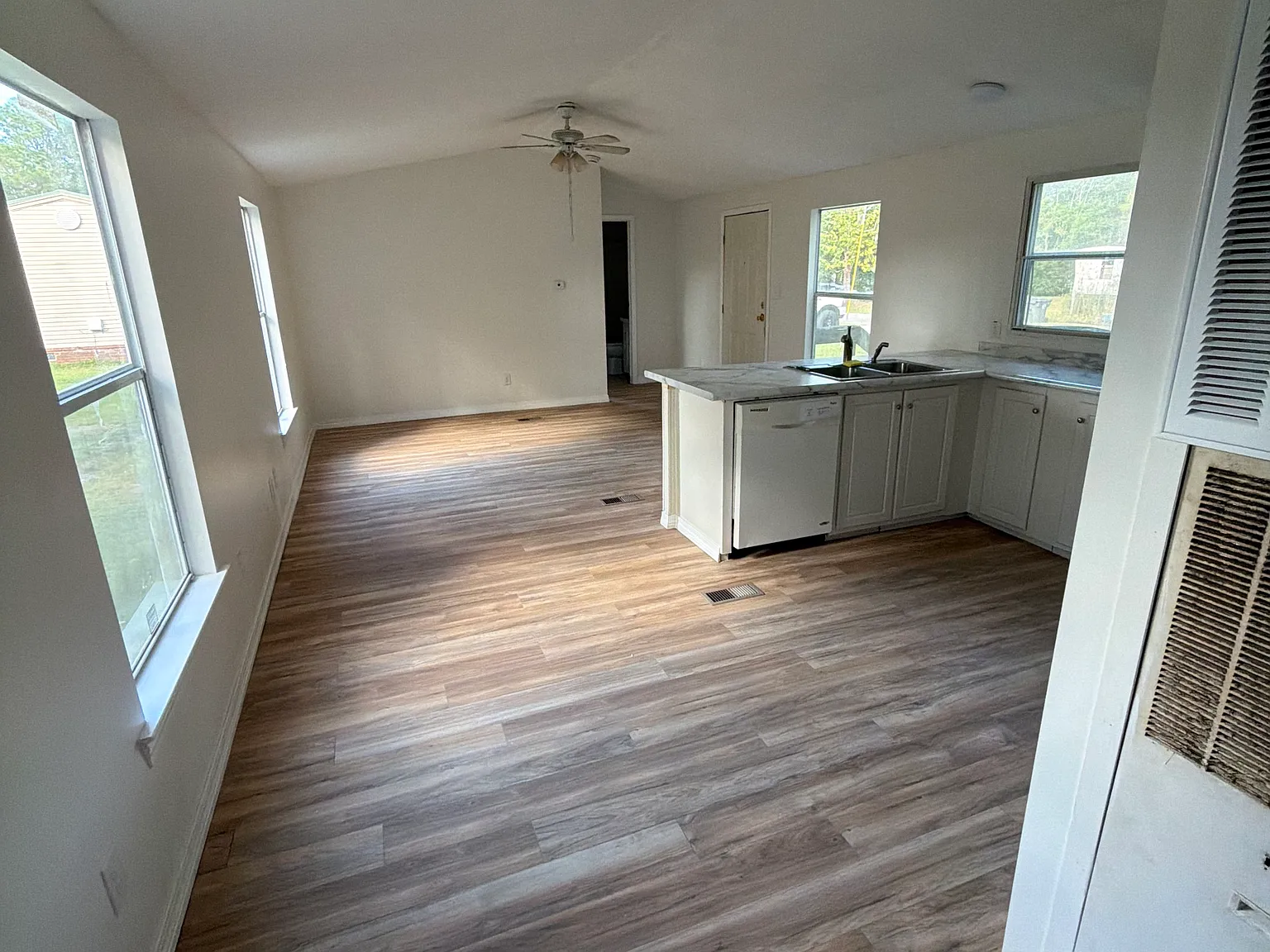 9109 Travis Ave — Photo 3