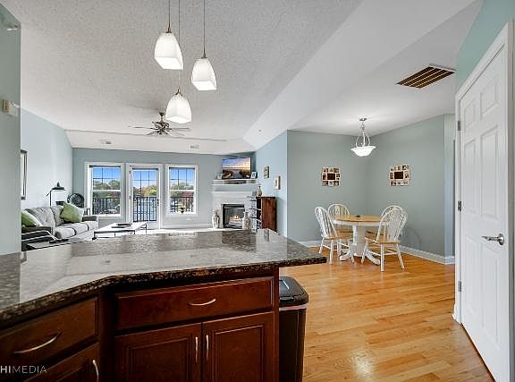 5th image of 17200 Oak Park Ave Unit 306