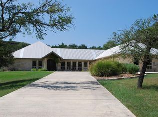 111 Stablewood Ln, Kerrville, TX 78028