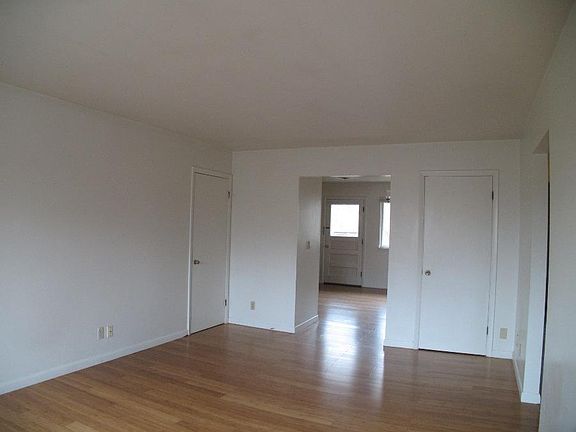 3rd image of 1116 W Moss Ave #B9