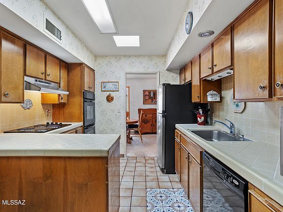 3rd image of 64 N Las Yucas