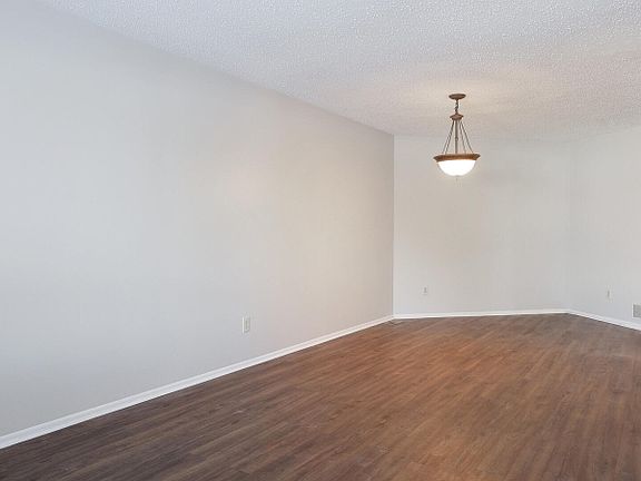 4th image of 3215 Park Pl