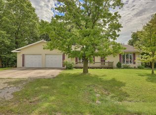 33 S Pickett Dr, Fisher, IL