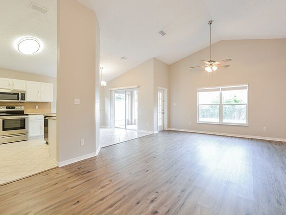 4th image of 8059 Birman St