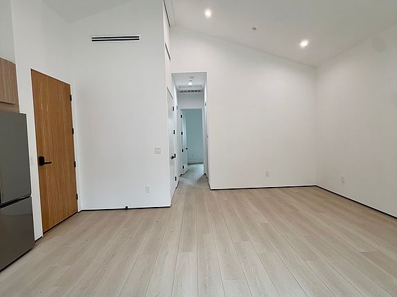 5th image of 6031 Atoll Ave