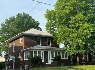 306 E Main St, Oblong, IL 62449