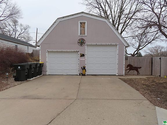2nd image of 2700 S Martha St