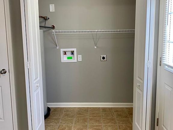 5th image of 1650 Baltimore Dr APT 4