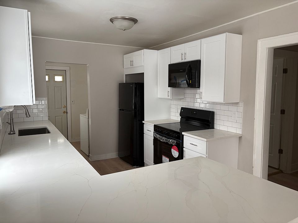 1st image of 470 Wordsworth St