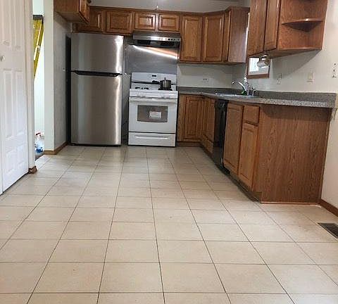 4th image of 1836 Paddington Ave
