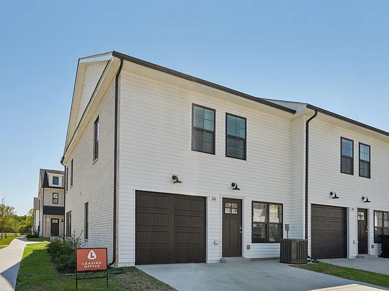 Legends Townhomes — Photo 23