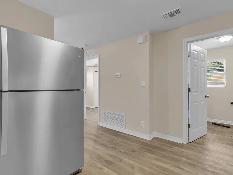 4464 Melvin Cir E — Photo 9