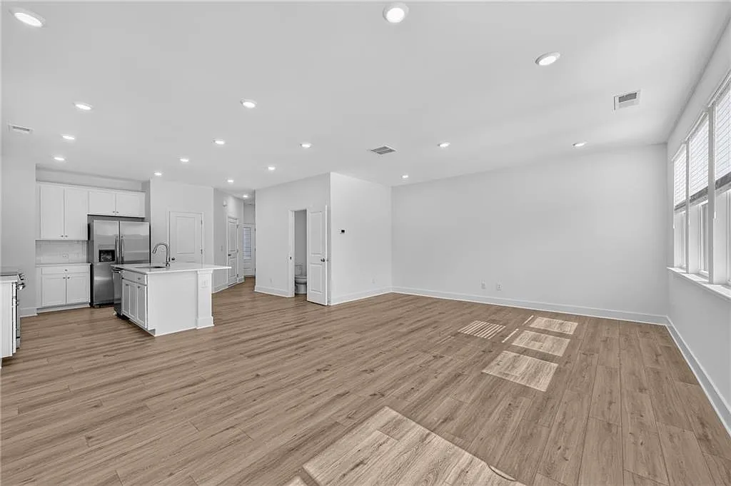 3 bed, 2.5 bath, 1825 sqft, $2,475 — Photo 2