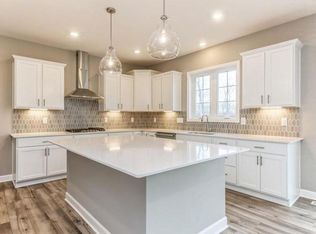 1927 Balsam Dr, Carver, MN 55315