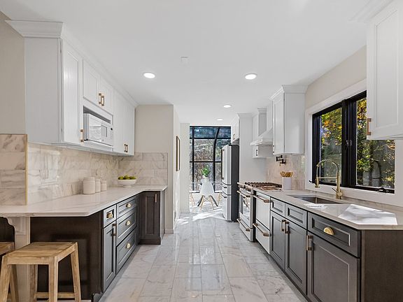 Brand new sparkling kitchen