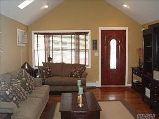 2nd image of 659 Lincoln St