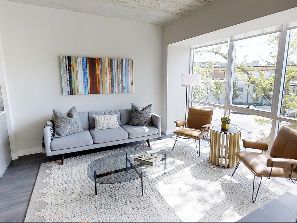1st image of 1801 N Leavitt St #5