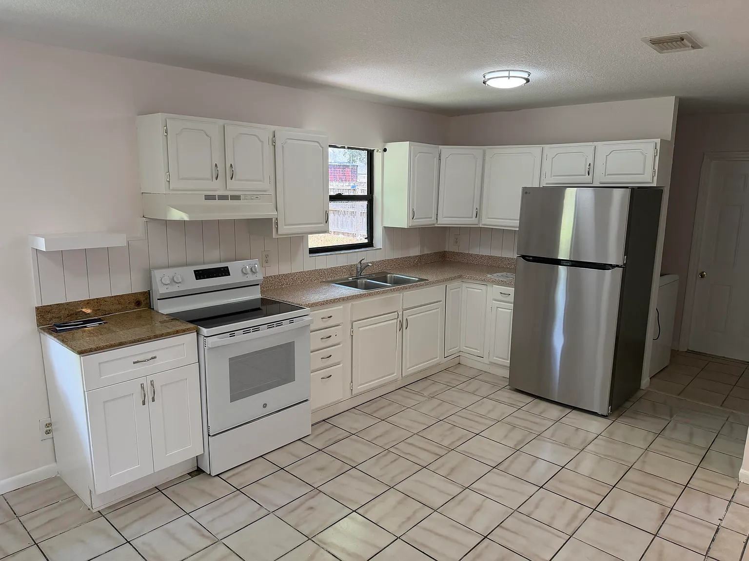 3 bed, 2.0 bath, 1148 sqft, $2,750 — Photo 4