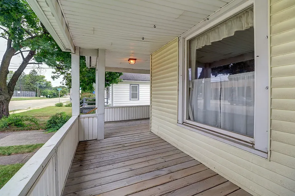 3 bed, 2061 sqft, $2,500 — Photo 2