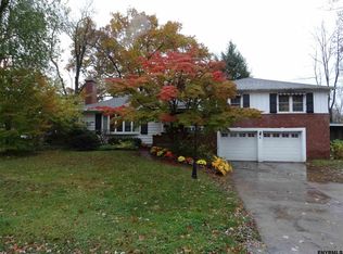 4 Oldox Rd, Delmar, NY 12054