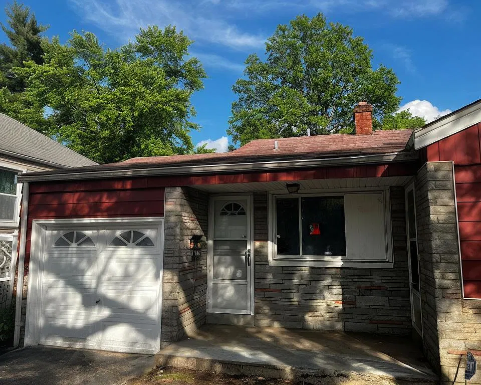 2 bed, 1081 sqft, $1,300 — Photo 2