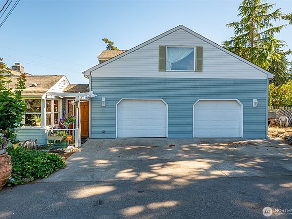 5th image of 685 NE Regatta Street