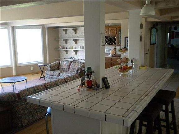 5th image of 923 Clifford Dr