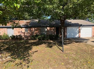 211 Turtle Creek Dr, Arlington, TX 76010