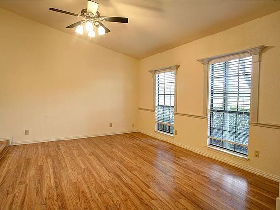 4th image of 1505 Mullins Dr
