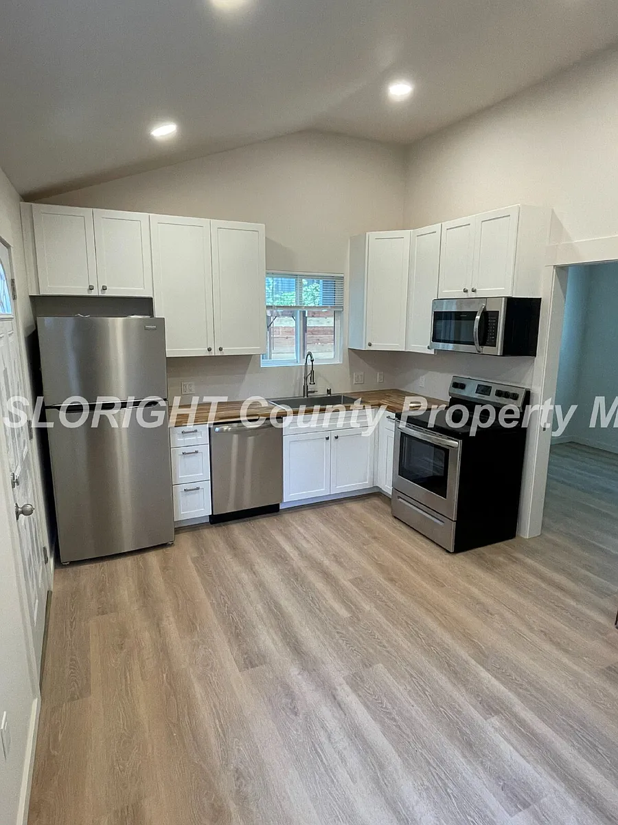 Building Photo - 501 Luneta Dr