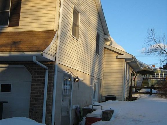 5th image of 604 W King St