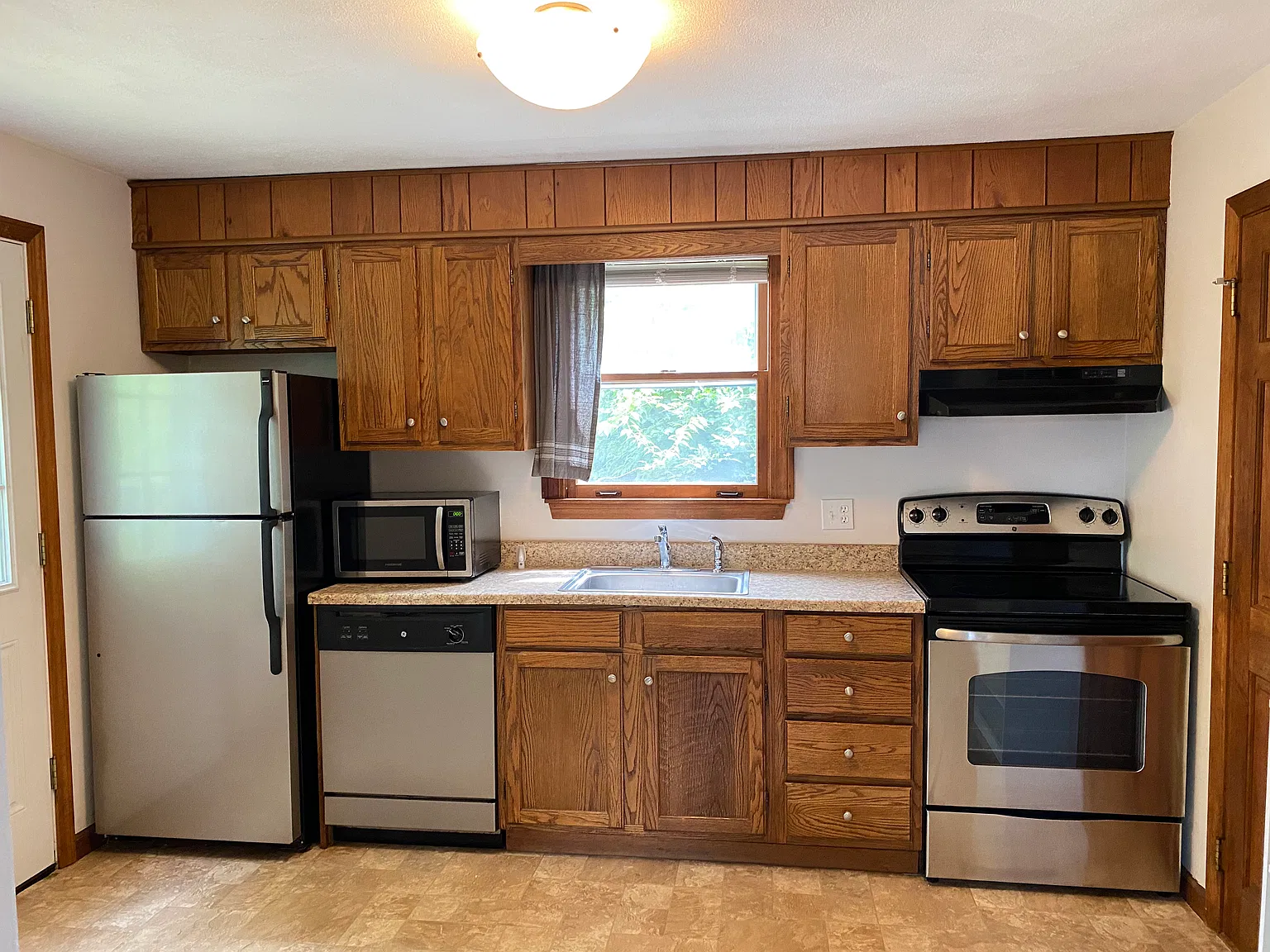 2 bed, 800 sqft, $2,500 — Photo 2