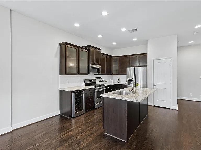 814 W 26th St #A — Photo 21